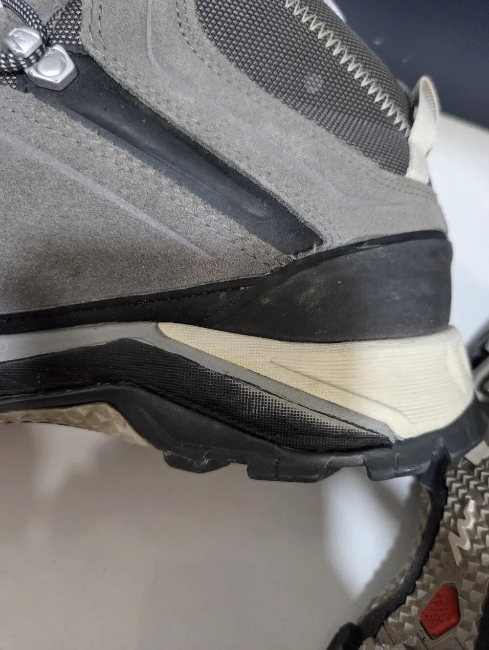 Quechua Men's Gray and Black Hiking Boots 500 Waterproof Size 9